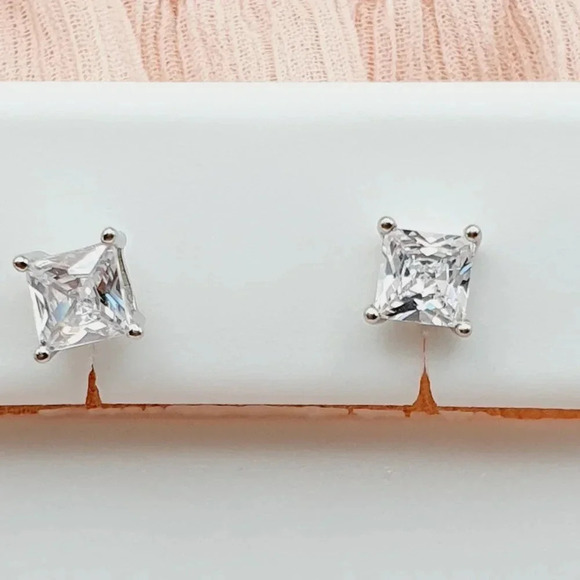 "4MM S925 Sterling Silver CZ Stud Earrings for Women/Girl, US19251024 - Picture 9 of 11